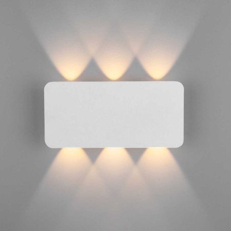 Настенный светодиодный светильник Elektrostandard 40138/1 LED белый a055776
