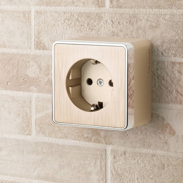 Розетка с заземлением Werkel Gallant шампань рифленый W5071010 4690389164491