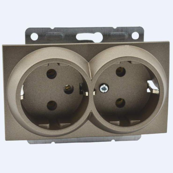 Розетка 2К+З двойная Mono Electric Despina/ Larissa 16A 250V винтовое подключение бронза 500-002304-120 Розетка 2К+З двойная Mono Electric Despina/ Larissa 16A 250V винтовое подключение бронза 500-002304-120