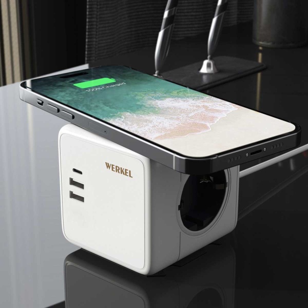 Розеточный блок 3-местный Werkel + 3 USB + беспроводная зарядка W6513501 4690389204265