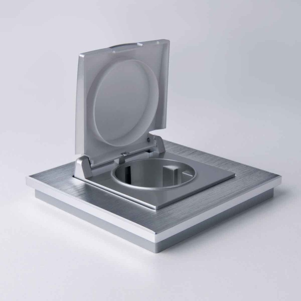 Розетка влагозащищенная Werkel с защит. крышкой и шторками (серебряный) W1171206 4690389156434