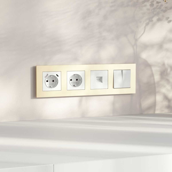 Рамка на 4 поста Slab шампань софт W0042911 a071627