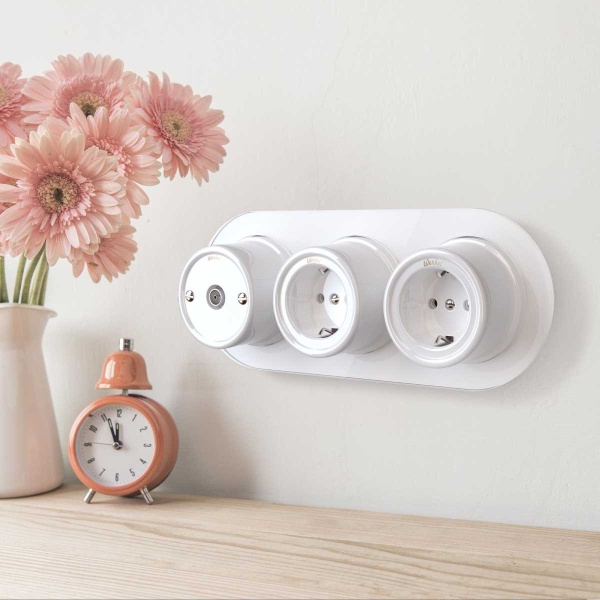 W5683001/ ТВ розетка (белая) Ретро