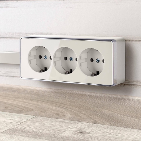 Розетка тройная с заземлением и шторками Werkel Gallant слоновая кость W5073103 4690389163906 Розетка тройная с заземлением и шторками Werkel Gallant слоновая кость W5073103 4690389163906