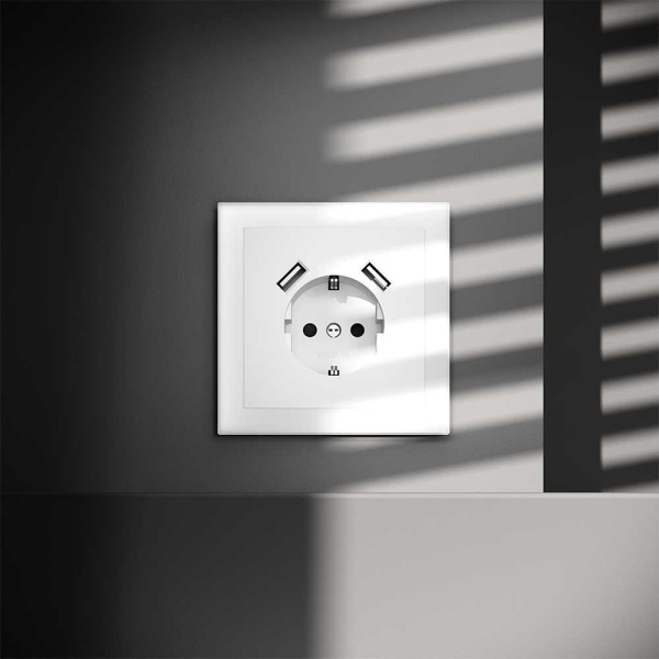 Розетка встраиваемая Voltum S70 с заземлением и защитными шторками, 16А, с USB, A+A, (белый матовый) VLS040402