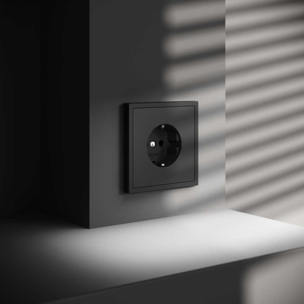 Розетка встраиваемая Voltum S70 с заземлением 16А, (черный матовый) VLS040108