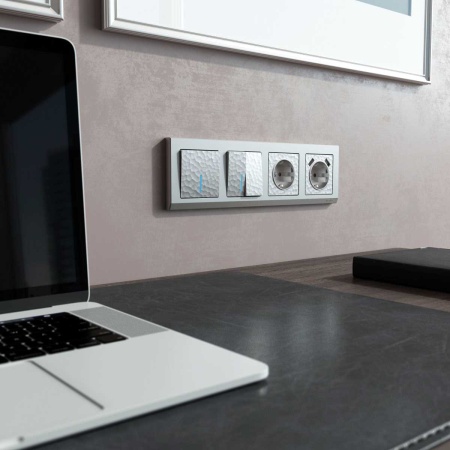 Выключатель Werkel Hammer одноклавишный с подсветкой серебряный W1210106 4690389162008