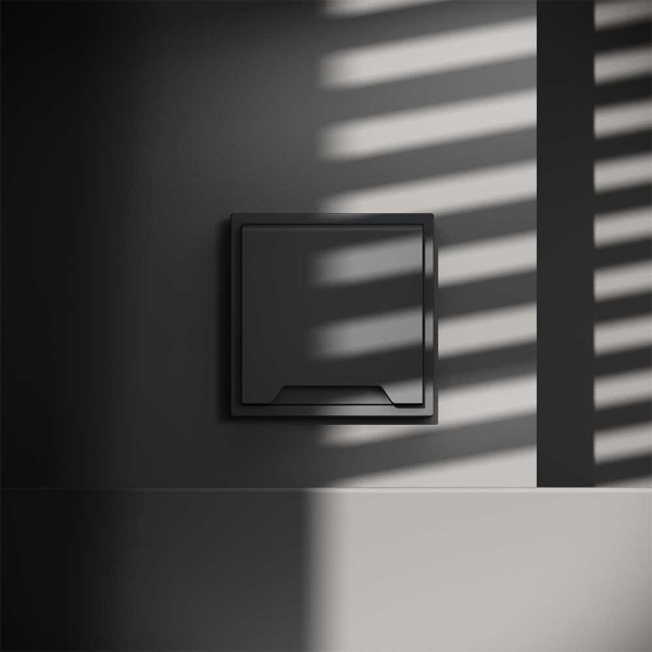 Розетка встраиваемая Voltum S70 с заземлением, защитными шторками и крышкой 16А, (графит) VLS040307