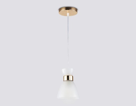 Светильник подвесной со стеклянным плафоном Ambrella light Traditional TR3401