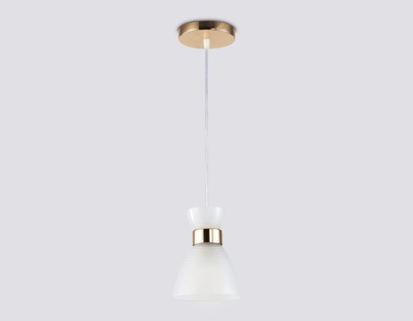 Светильник подвесной со стеклянным плафоном Ambrella light Traditional TR3401