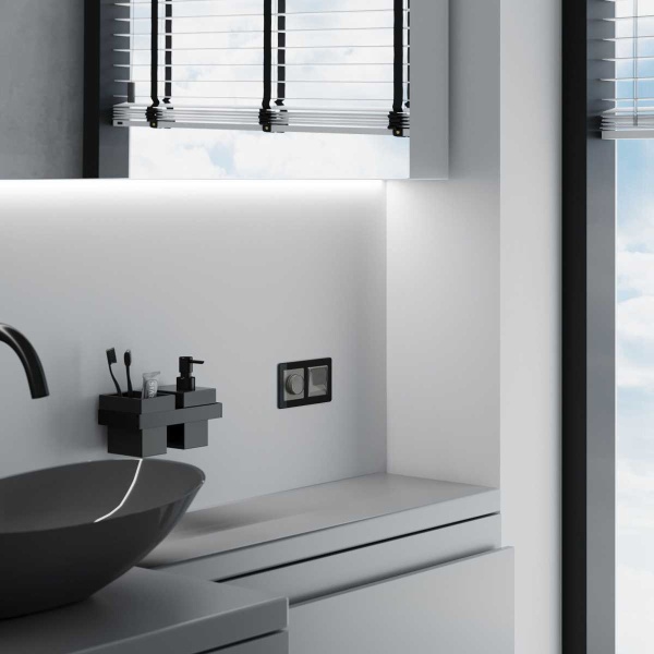 Розетка Werkel влагозащищенная с заземлением с защитой крышкой и шторками графит акрил) W1171244 4690389197529