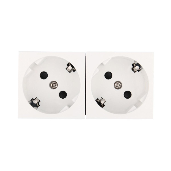 Розетка LK Studio двойная с з/к и защитными шторками, 16 А, 250 В, под углом 45 градусов (белый) LK45 851704-1