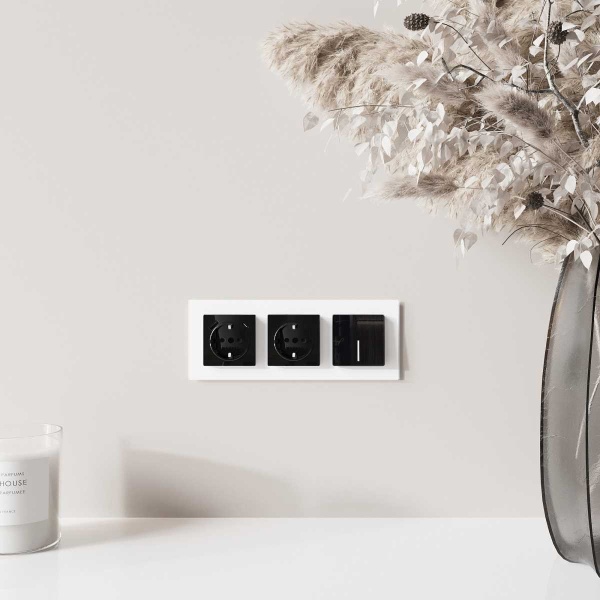 Розетка Werkel с заземлением, шторками и USB тип A+C (черный акрил) W1171748 4690389197741