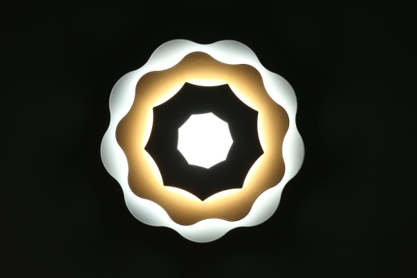 Настенный светодиодный светильник Omnilux Varedo OML-07901-26