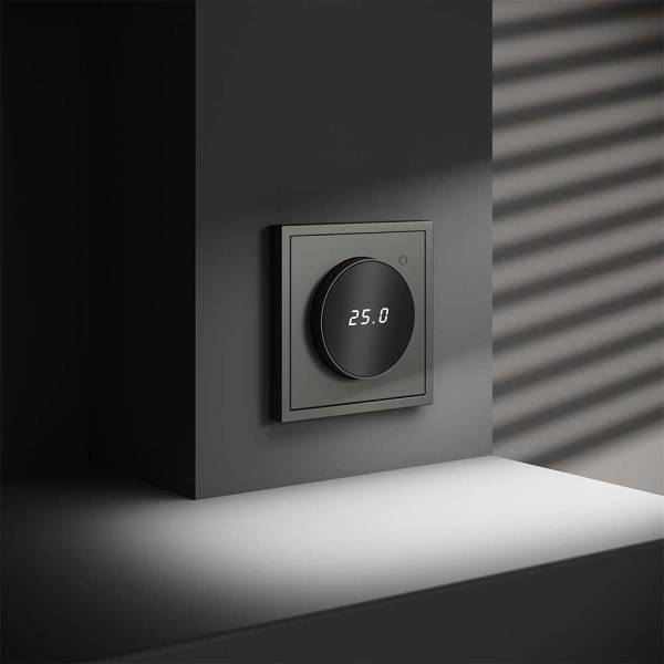 Терморегулятор электронный Voltum S70 с индикацией и датчиком, для теплого пола, (титан) VLS070106