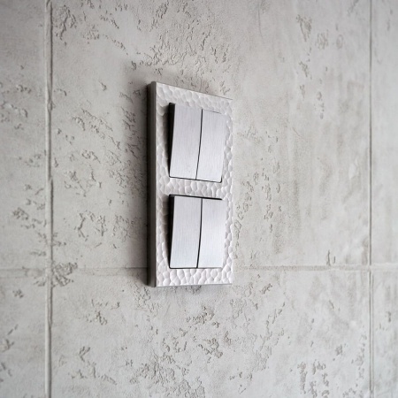 Выключатель двухклавишный Werkel cеребряный рифленый W1120009 4690389157592