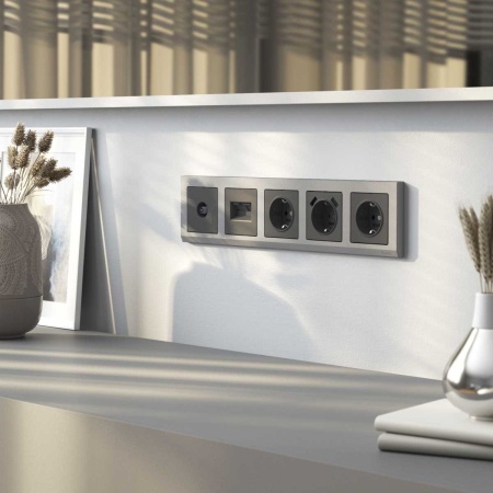 Розетка с заземлением Werkel графит W1171064 4690389194405