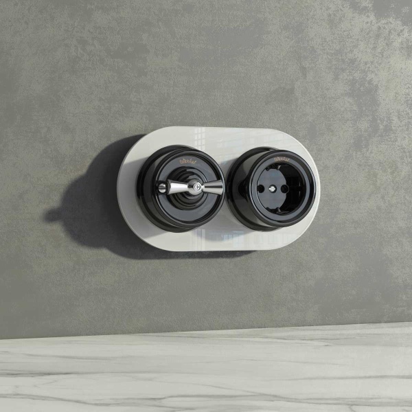 Розетка с заземлением Werkel Ретро черный W5671008 4690389166808