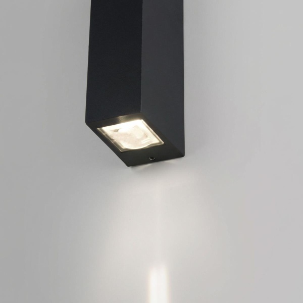 Уличный настенный светодиодный светильник Elektrostandard Blaze 35136/W черный a057050