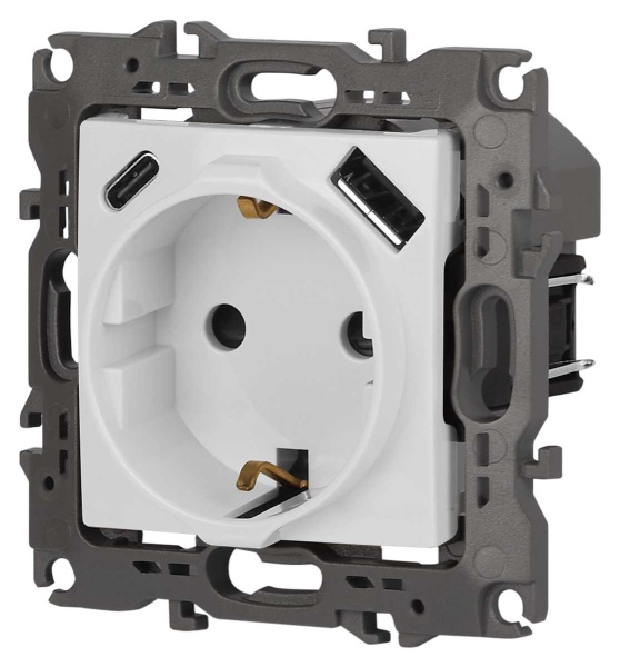 Розетка ЭРА Серия 12 12-4108-01 2P+E 16A-250В со шторками с USB type-A+C 5В-3А белый Б0067752