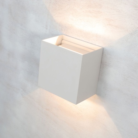 Уличный настенный светодиодный светильник Mantra Davos 7436