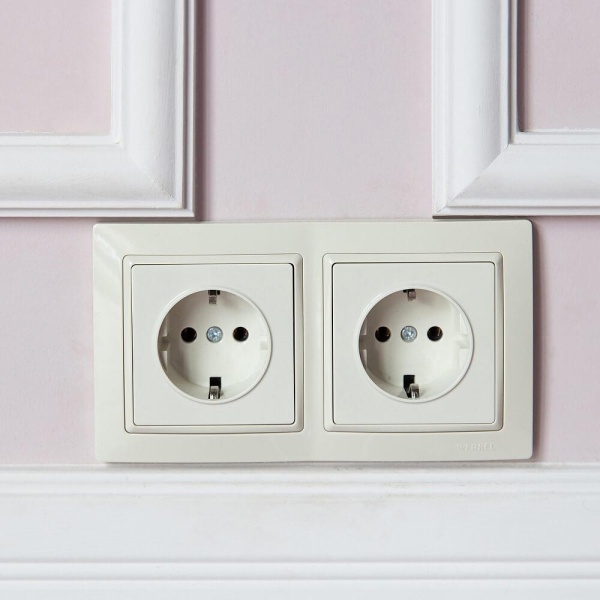 Розетка с заземлением и шторками Werkel слоновая кость W1171103 4690389155758 Розетка с заземлением и шторками Werkel слоновая кость W1171103 4690389155758