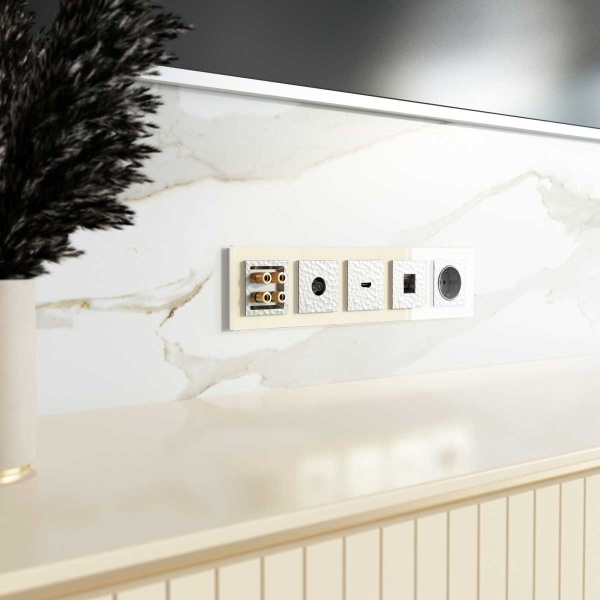 Акустическая розетка Werkel Hammer х4 серебряный W1285006 4690389163111