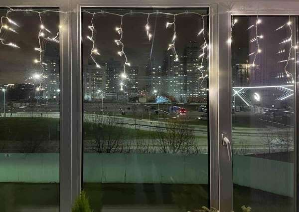 Светодиодная гирлянда ЭРА бахрома 220V теплый белый ENIB-01B Б0041899