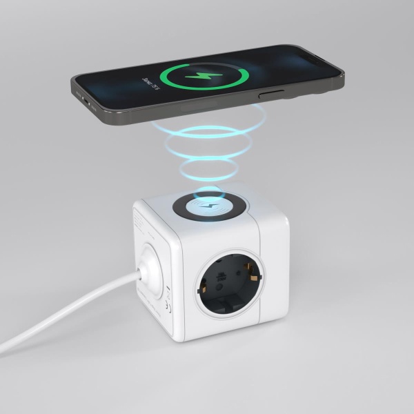 Розеточный блок 3-местный Werkel + 3 USB + беспроводная зарядка W6513501 4690389204265