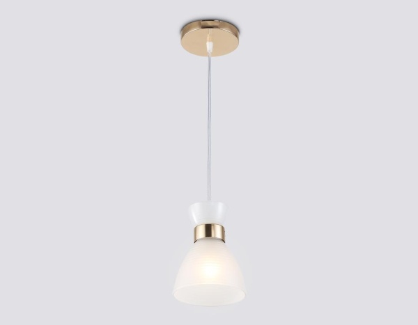 Светильник подвесной со стеклянным плафоном Ambrella light Traditional TR3401