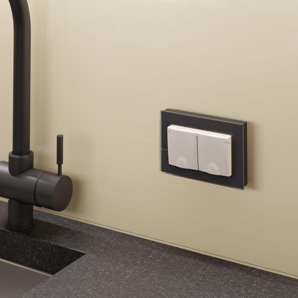 Розетка двойная влагозащищенная с заземлением с защитной крышкой и шторками Werkel слоновая кость W1172203 4690389178078 Розетка двойная влагозащищенная с заземлением с защитной крышкой и шторками Werkel слоновая кость W1172203 4690389178078