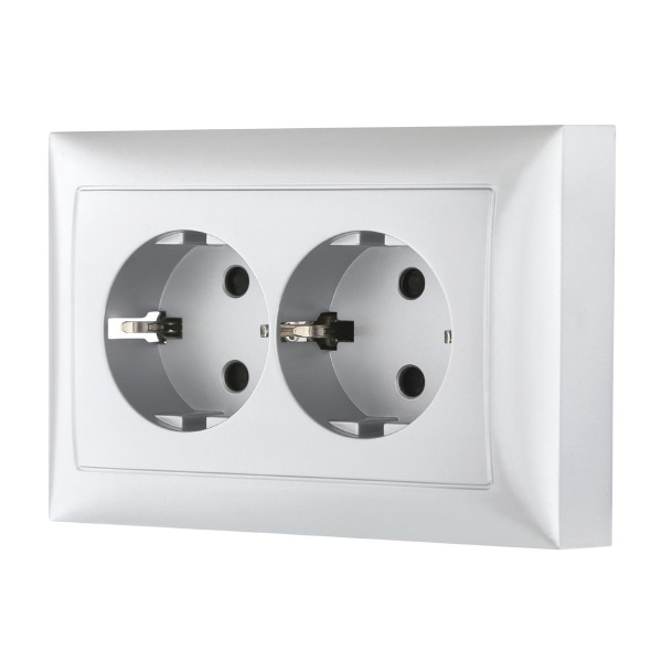 Розетка LK Studio двойная прямая с з/к, со шторками (серебристый металлик) LK60 863703-1