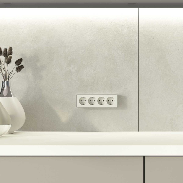 Розетка четверная с заземлением и шторками Gallant Werkel a071253