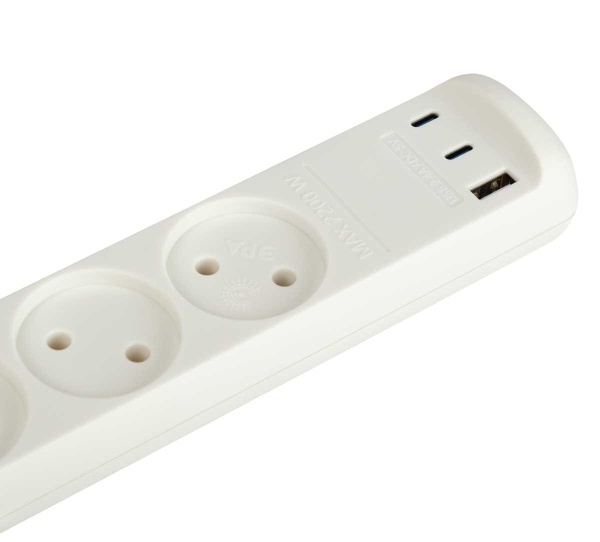 Удлинитель электрический ЭРА U-3-1,5m-USB-W 3 розетки + 3xUSB A+C 1,5м 10А белый Б0069075