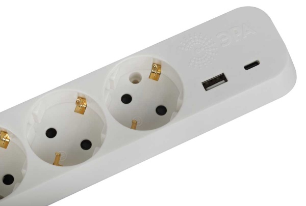 Удлинитель электрический ЭРА UB-3es-3m-USB c заземлением с выключателем 3 розетки + 1xUSBA+1xUSBC 3м 10А Б0052898